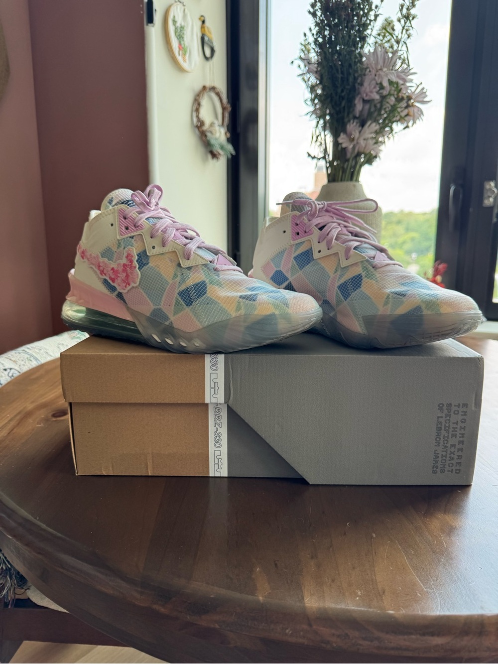 Nike x Atmos LeBron 18 “Cherry Blossom” CV7562-101 - Picture 3 of 9
